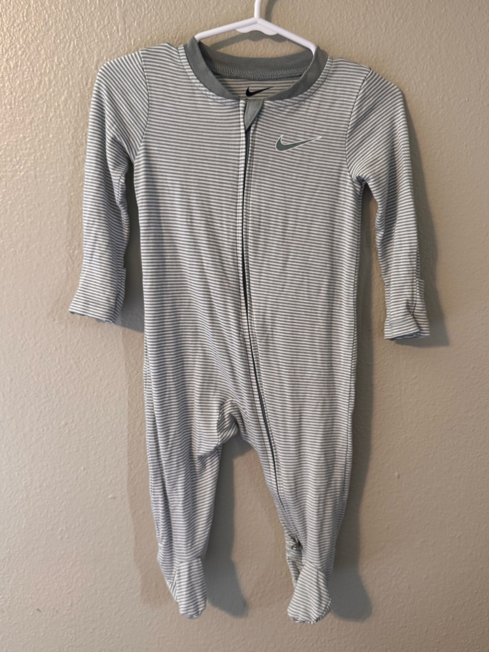 NWOT Nike Sleeper Size 6M